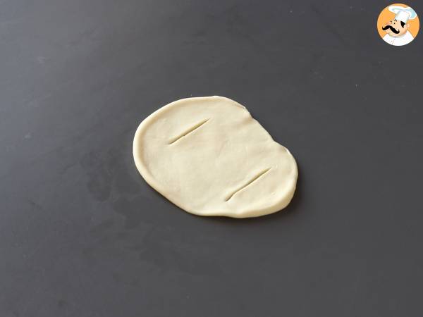 Pizzabrötchen, gefüllt mit Tomatensoße, Schinken und Mozzarella - Zubereitung Schritt 2