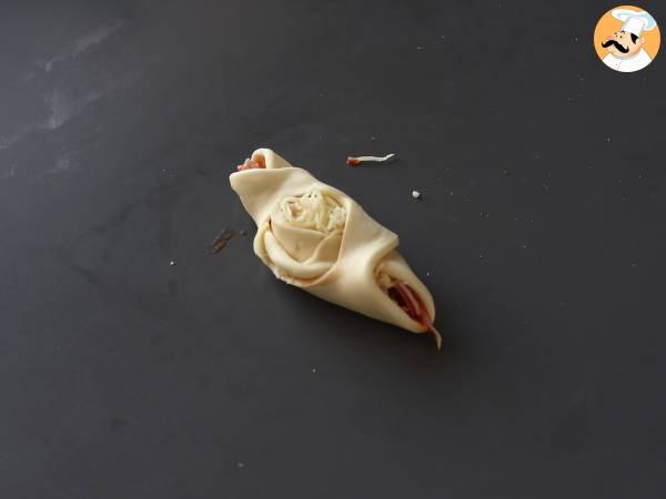 Pizzabrötchen, gefüllt mit Tomatensoße, Schinken und Mozzarella - Zubereitung Schritt 5