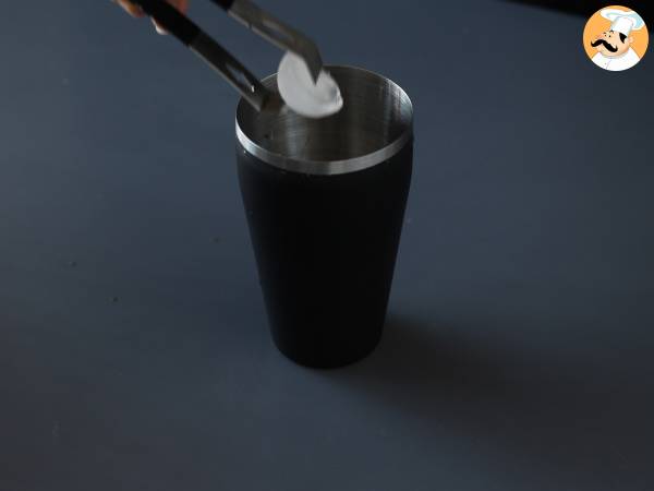 Espresso Martini, der perfekte Cocktail für Kaffeeliebhaber - Zubereitung Schritt 3