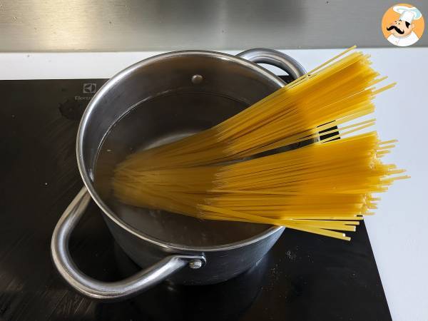 Spaghetti alla puttanesca, ein schneller und schmackhafter erster Gang - Zubereitung Schritt 3