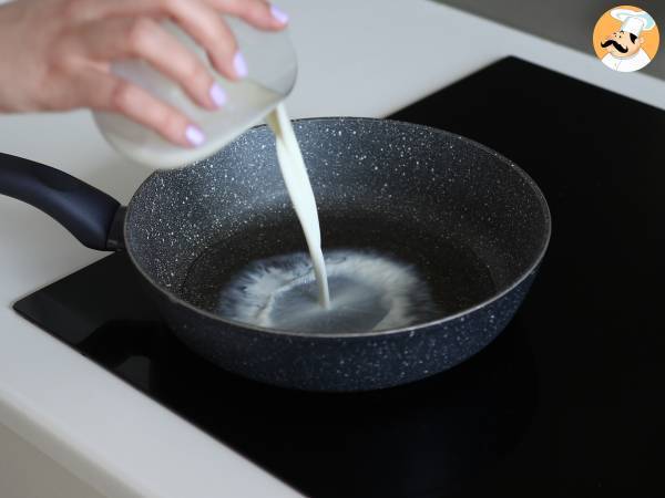 Wie kocht man Buldak-Nudeln mit Carbonara-Geschmack? Das beste Rezept! - Zubereitung Schritt 2