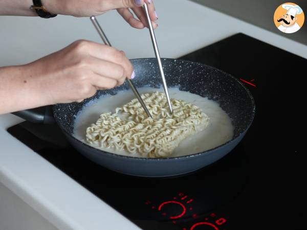 Wie bereitet man Buldak Cheese mit Geschmack zu? Ein einfaches und schnelles Rezept! - Zubereitung Schritt 3