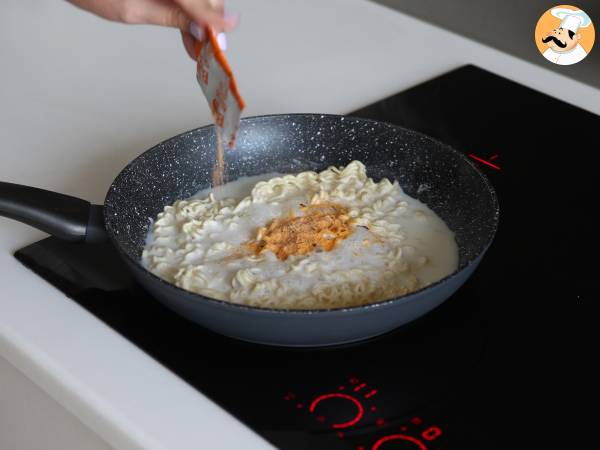 Wie bereitet man Buldak Cheese mit Geschmack zu? Ein einfaches und schnelles Rezept! - Zubereitung Schritt 4