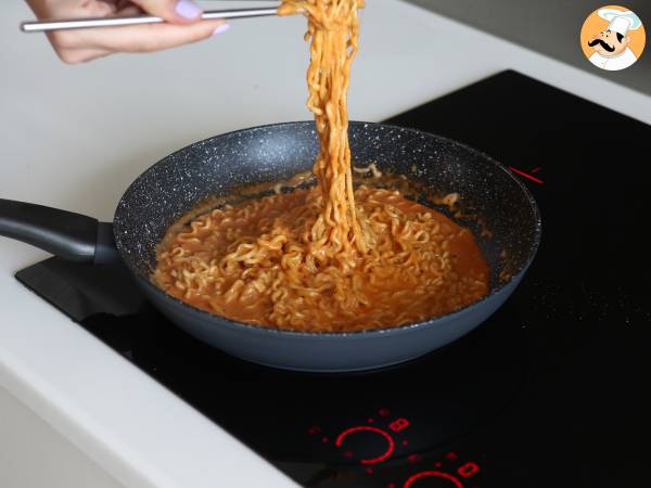 Wie bereitet man Buldak Cheese mit Geschmack zu? Ein einfaches und schnelles Rezept! - Zubereitung Schritt 7