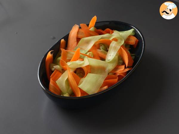 Gemüse-Tagliatelle-Salat mit Erdnussdressing - Zubereitung Schritt 4