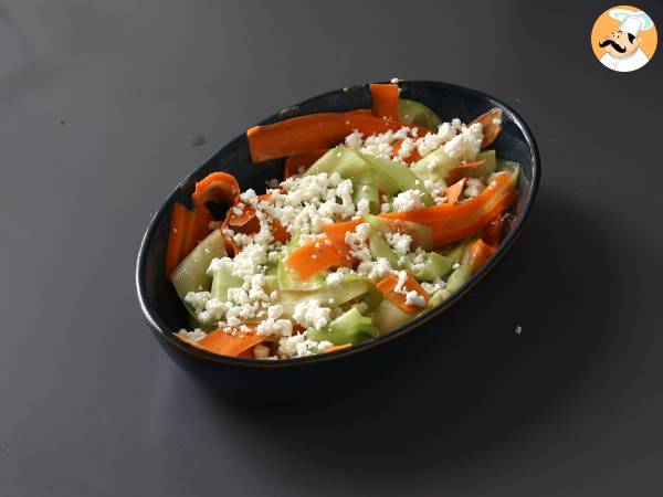 Gemüse-Tagliatelle-Salat mit Erdnussdressing - Zubereitung Schritt 6