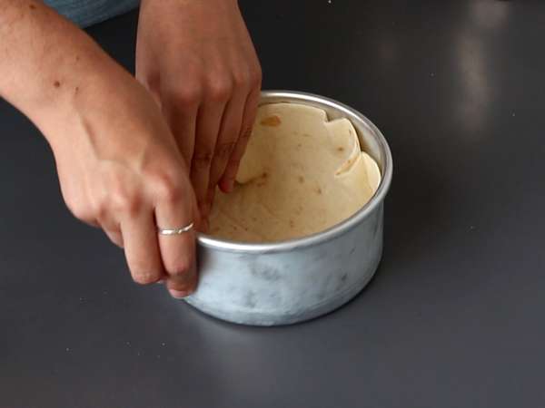 Eine Quiche ohne Teig mit einer Tortilla? Das ist möglich! Ein leichtes Rezept, das perfekt für den Sommer ist! - Zubereitung Schritt 2