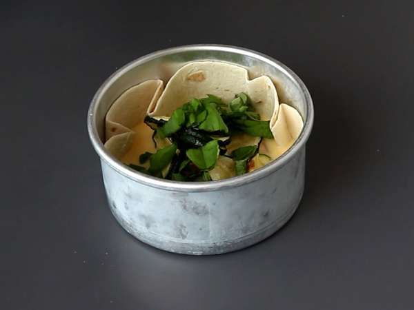 Eine Quiche ohne Teig mit einer Tortilla? Das ist möglich! Ein leichtes Rezept, das perfekt für den Sommer ist! - Zubereitung Schritt 4