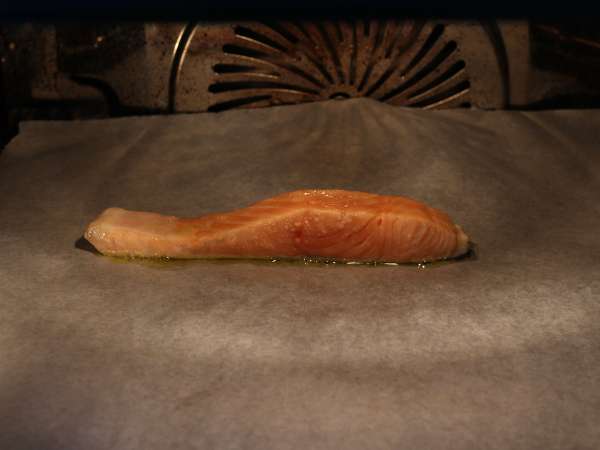 Knuspriger Reissalat mit Lachs, knackig und gut gewürzt! - Zubereitung Schritt 2