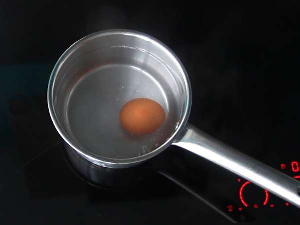 Cremige Avocado-Mayonnaise mit hartgekochtem Ei - ohne rohes Ei - Zubereitung Schritt 1