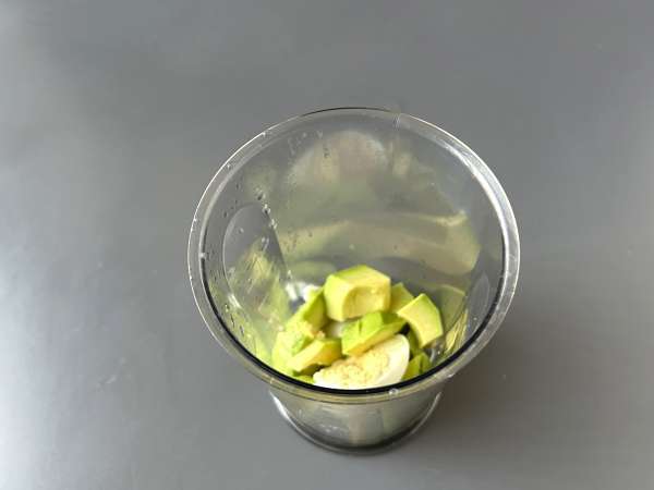 Cremige Avocado-Mayonnaise mit hartgekochtem Ei - ohne rohes Ei - Zubereitung Schritt 2