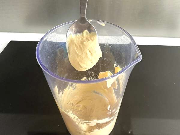 Eiweißmayonnaise aus gekochtem Ei: leicht, schmackhaft und ölfrei - Zubereitung Schritt 3