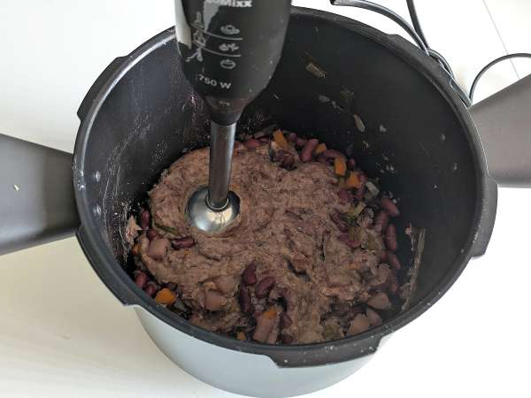 Pasta e fagioli alla veneta: Großmutters cremiges und leckeres Rezept - Zubereitung Schritt 4