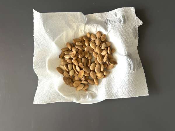 Traditionelles marokkanisches Gebäck mit Ziegelteig, Huhn und Gewürzen - Zubereitung Schritt 9