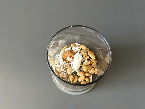 Traditionelles marokkanisches Gebäck mit Ziegelteig, Huhn und Gewürzen - Zubereitung Schritt 10