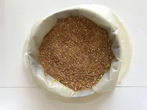 Traditionelles marokkanisches Gebäck mit Ziegelteig, Huhn und Gewürzen - Zubereitung Schritt 13