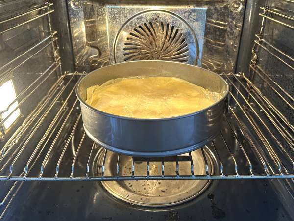 Traditionelles marokkanisches Gebäck mit Ziegelteig, Huhn und Gewürzen - Zubereitung Schritt 15