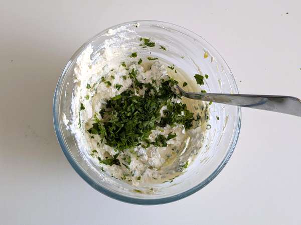 Tortelloni di bresaola gefüllt mit Rucola und Ricotta: lecker und in 10 Minuten fertig! - Zubereitung Schritt 3
