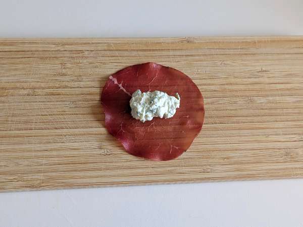 Tortelloni di bresaola gefüllt mit Rucola und Ricotta: lecker und in 10 Minuten fertig! - Zubereitung Schritt 4