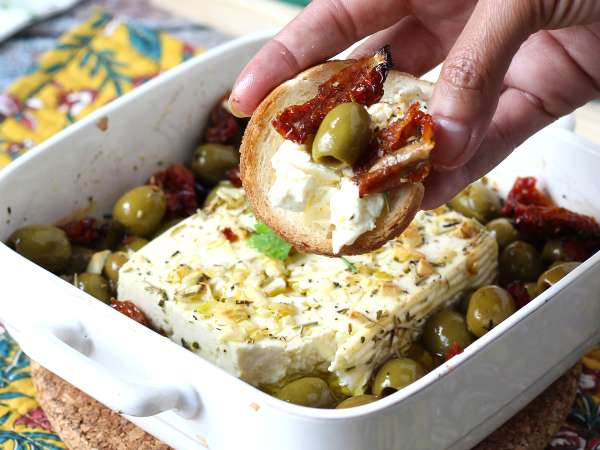 Gebackener Feta mit getrockneten Tomaten und Oliven, mediterrane Art - Zubereitung Schritt 5