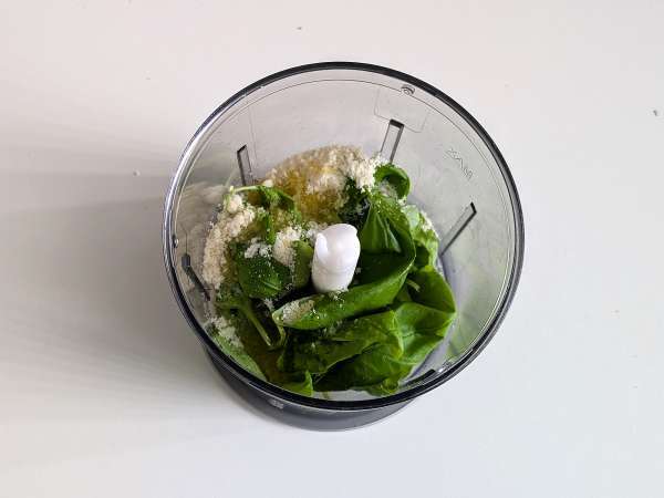 Pikanter Käsekuchen in Einzelportionen mit Basilikum und Kirschtomaten: leckere Idee für Buffets und Aperitifs - Zubereitung Schritt 4