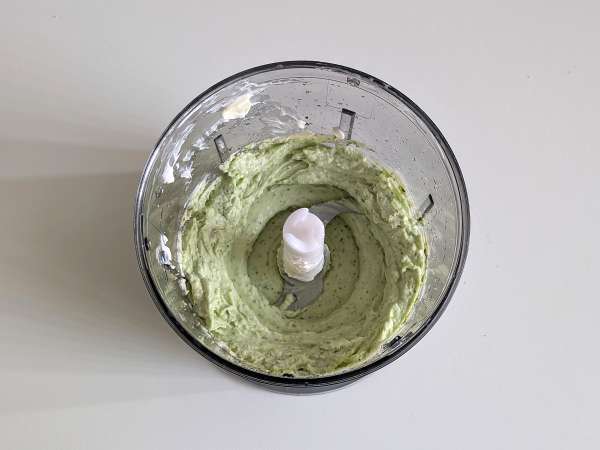 Pikanter Käsekuchen in Einzelportionen mit Basilikum und Kirschtomaten: leckere Idee für Buffets und Aperitifs - Zubereitung Schritt 5