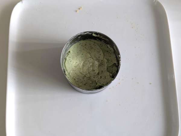 Pikanter Käsekuchen in Einzelportionen mit Basilikum und Kirschtomaten: leckere Idee für Buffets und Aperitifs - Zubereitung Schritt 6