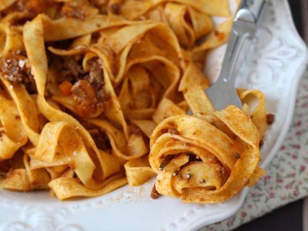 Nudeln mit Bolognese-Soße - tagliatelle al ragù alla bolognese - Zubereitung Schritt 9