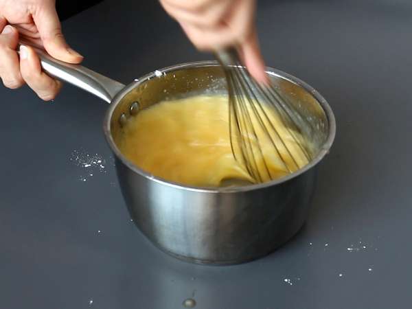 Zitronen-Tiramisu, ein Klassiker mit säuerlichem Geschmack neu interpretiert - Zubereitung Schritt 1