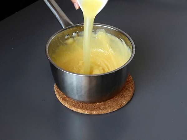 Zitronen-Tiramisu, ein Klassiker mit säuerlichem Geschmack neu interpretiert - Zubereitung Schritt 3