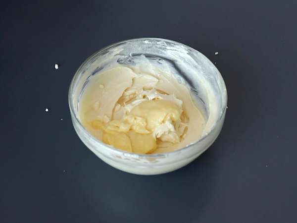 Zitronen-Tiramisu, ein Klassiker mit säuerlichem Geschmack neu interpretiert - Zubereitung Schritt 4