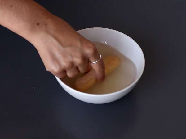 Zitronen-Tiramisu, ein Klassiker mit säuerlichem Geschmack neu interpretiert - Zubereitung Schritt 6