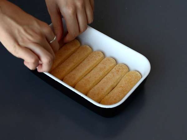 Zitronen-Tiramisu, ein Klassiker mit säuerlichem Geschmack neu interpretiert - Zubereitung Schritt 7