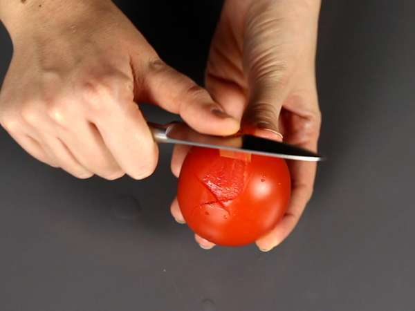 Rohe Tomatensauce voller Geschmack, ideal zum Belegen von Pizza oder Pinsa - Zubereitung Schritt 3