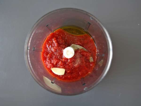 Rohe Tomatensauce voller Geschmack, ideal zum Belegen von Pizza oder Pinsa - Zubereitung Schritt 4