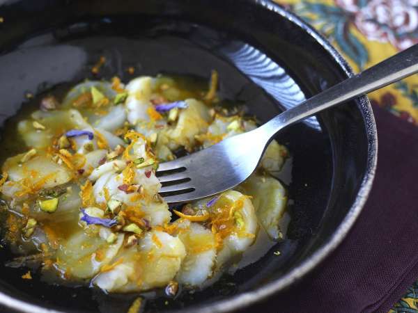 Carpaccio von Jakobsmuscheln mit Zitrusvinaigrette und Pistazien, ein eleganter und einfach zuzubereitender Vorspeise - Zubereitung Schritt 4