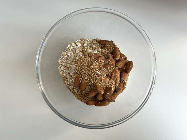 Express-Granola aus dem Airfryer, damit dein Frühstück knusprig wird - Zubereitung Schritt 1