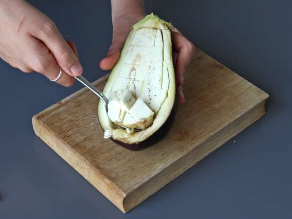 Gefüllte Auberginen mit Mozzarella überbacken - Zubereitung Schritt 1