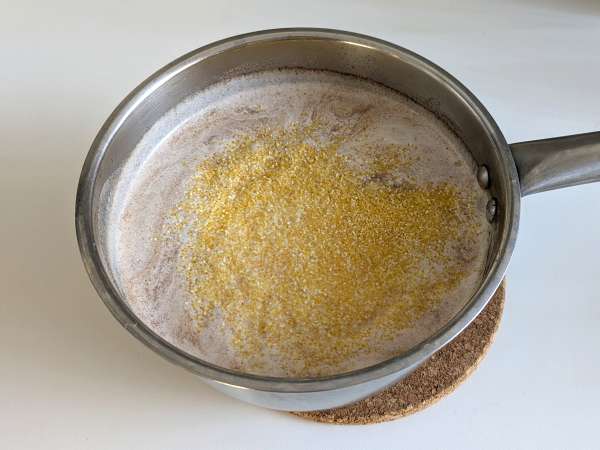 Perfekte cremige Polenta: einfaches Rezept für ein weiches und leckeres Gericht - Zubereitung Schritt 2