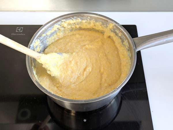 Perfekte cremige Polenta: einfaches Rezept für ein weiches und leckeres Gericht - Zubereitung Schritt 3