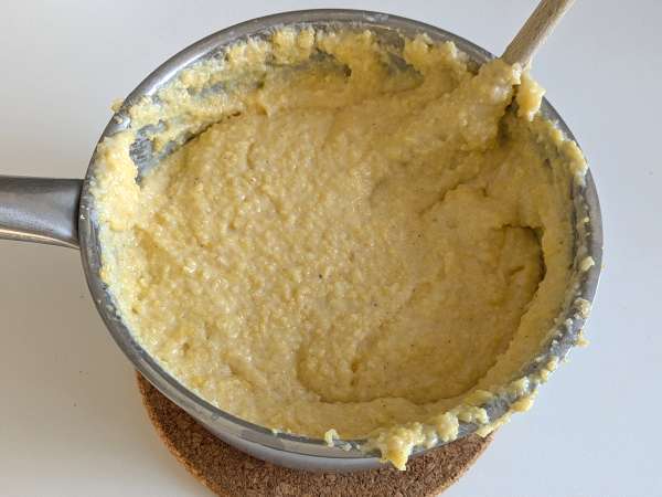 Perfekte cremige Polenta: einfaches Rezept für ein weiches und leckeres Gericht - Zubereitung Schritt 5
