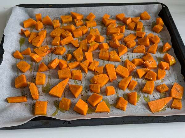 Kürbis-Hackbraten mit Champignons und Scamorza-Käse: leckeres und einfaches Rezept zum Überbacken - Zubereitung Schritt 1