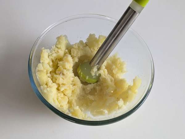 Kürbis-Hackbraten mit Champignons und Scamorza-Käse: leckeres und einfaches Rezept zum Überbacken - Zubereitung Schritt 2