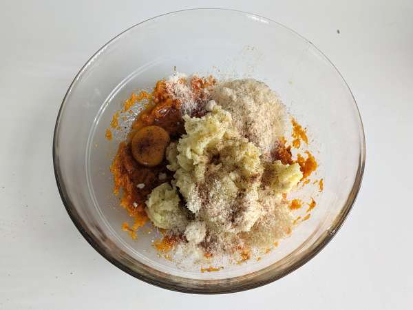 Kürbis-Hackbraten mit Champignons und Scamorza-Käse: leckeres und einfaches Rezept zum Überbacken - Zubereitung Schritt 5