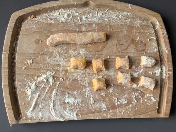 Selbstgemachte Kürbisgnocchi: weich, zart und perfekt für den Herbst! - Zubereitung Schritt 7