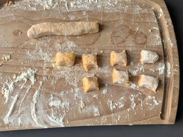 Cremige Kürbisgnocchi mit Philadelphia und knackigen Walnüssen - Zubereitung Schritt 4