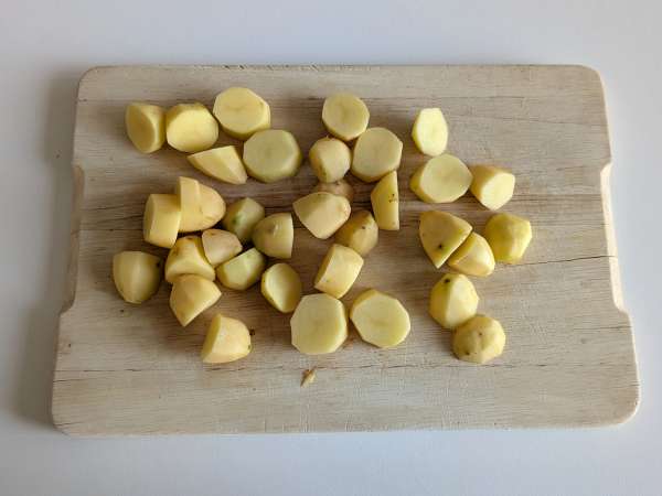 Cremig gebackene Cacio e Pepe-Kartoffeln: die einfache Beilage, die alle verrückt macht! - Zubereitung Schritt 1