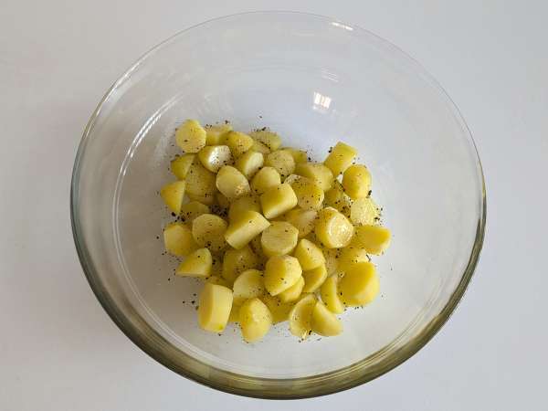 Cremig gebackene Cacio e Pepe-Kartoffeln: die einfache Beilage, die alle verrückt macht! - Zubereitung Schritt 4