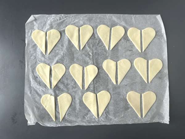 Geisterkekse: das einfachste und lustigste Halloween-Rezept für Kinder - Zubereitung Schritt 2