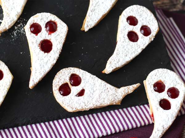 Geisterkekse: das einfachste und lustigste Halloween-Rezept für Kinder - Zubereitung Schritt 7
